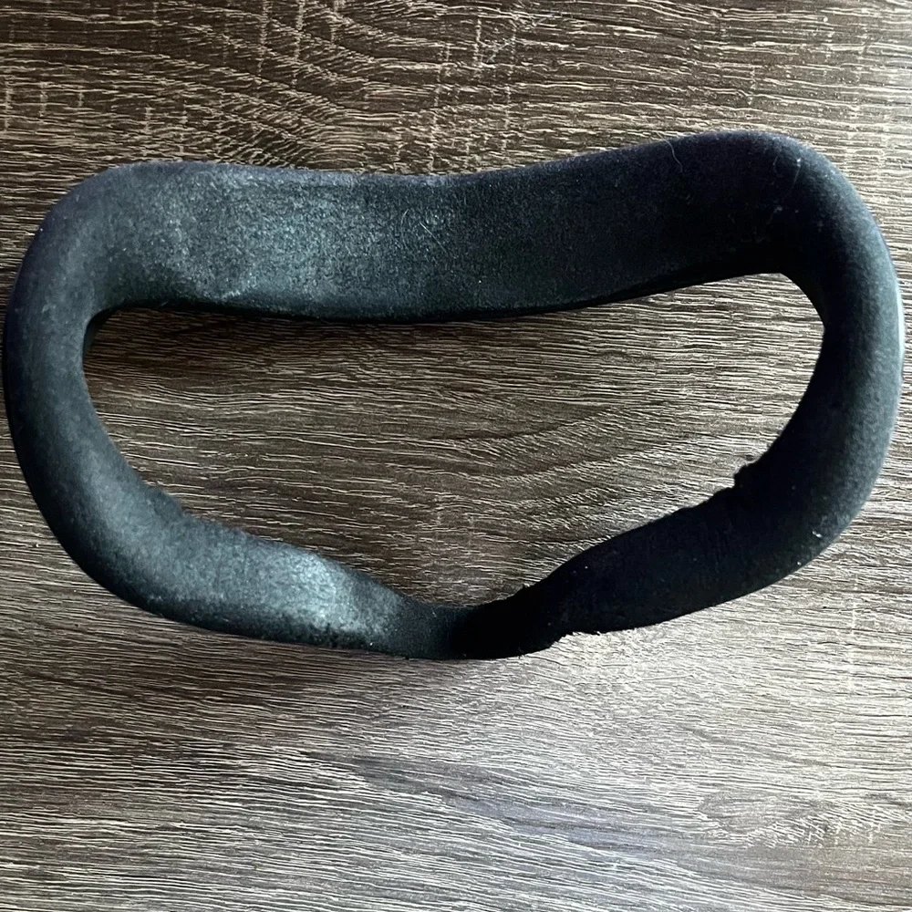 Oculus Quest 2 USED with Pro Strap and Rechargeable Batteries